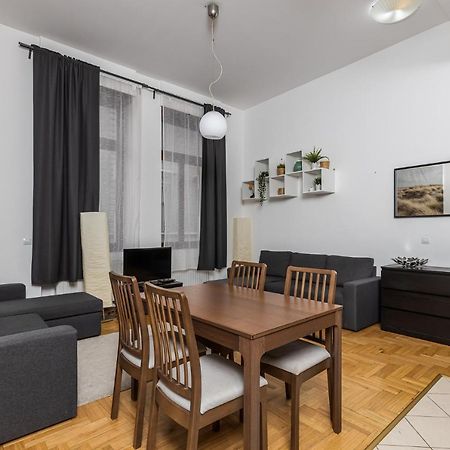 Cosy 1 Bedroom Apartment In Gozsdu Court Budapest Exterior foto
