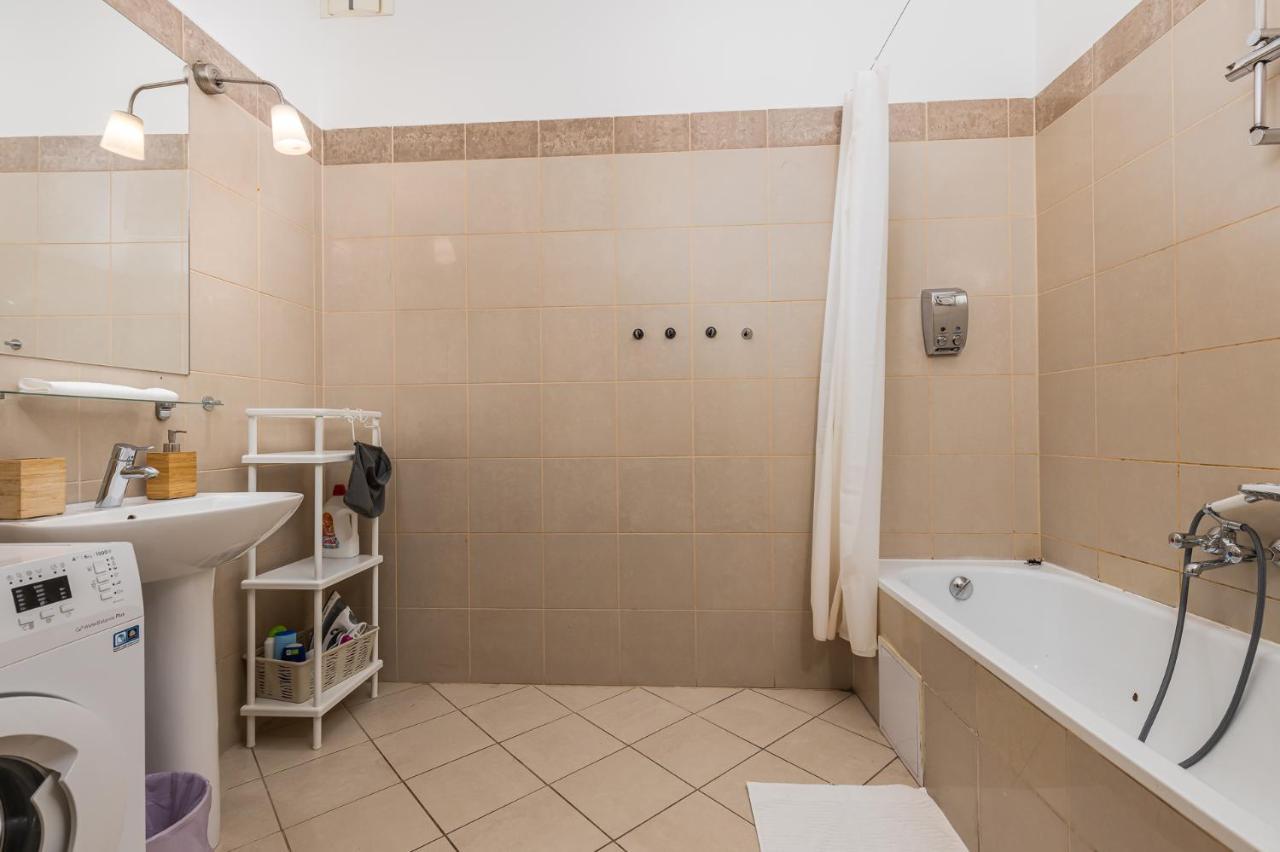 Cosy 1 Bedroom Apartment In Gozsdu Court Budapest Exterior foto